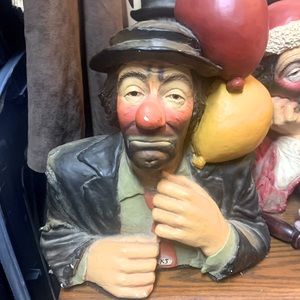 Emmitt Kelly Jr. Bust statue with balloons.